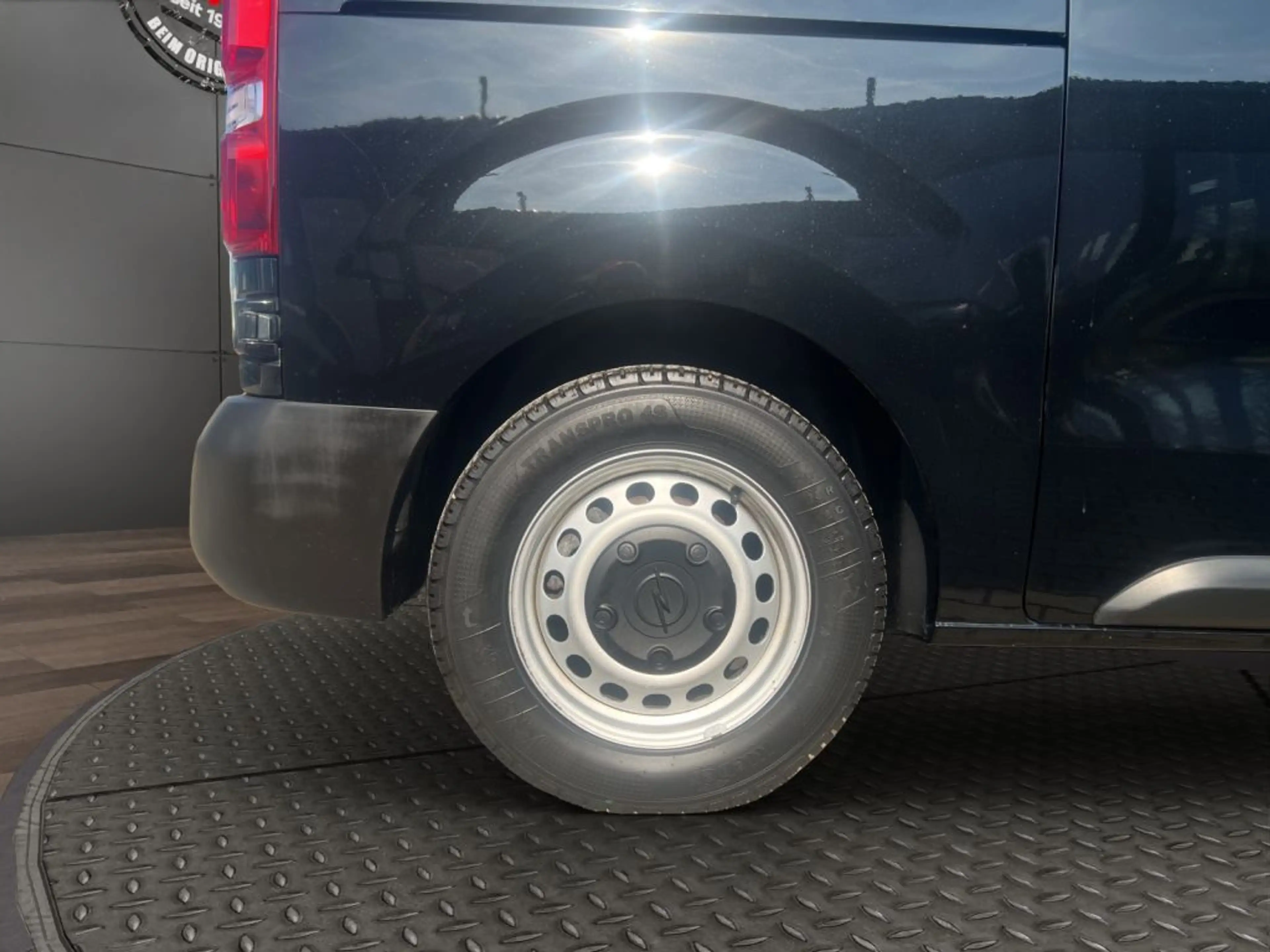 Opel Vivaro 2.0 D M — photo 15