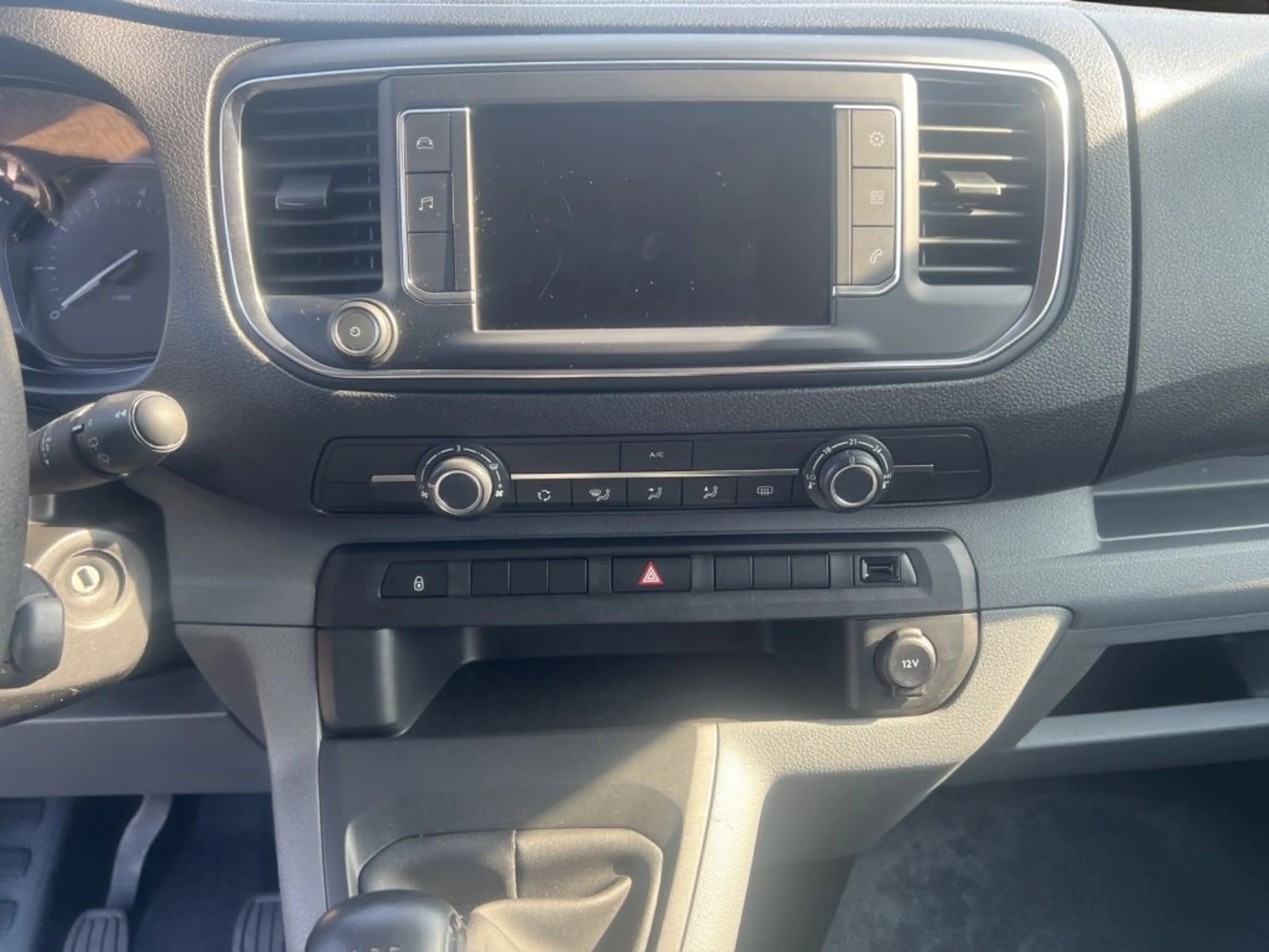 Opel Vivaro 2.0 D M — photo 10