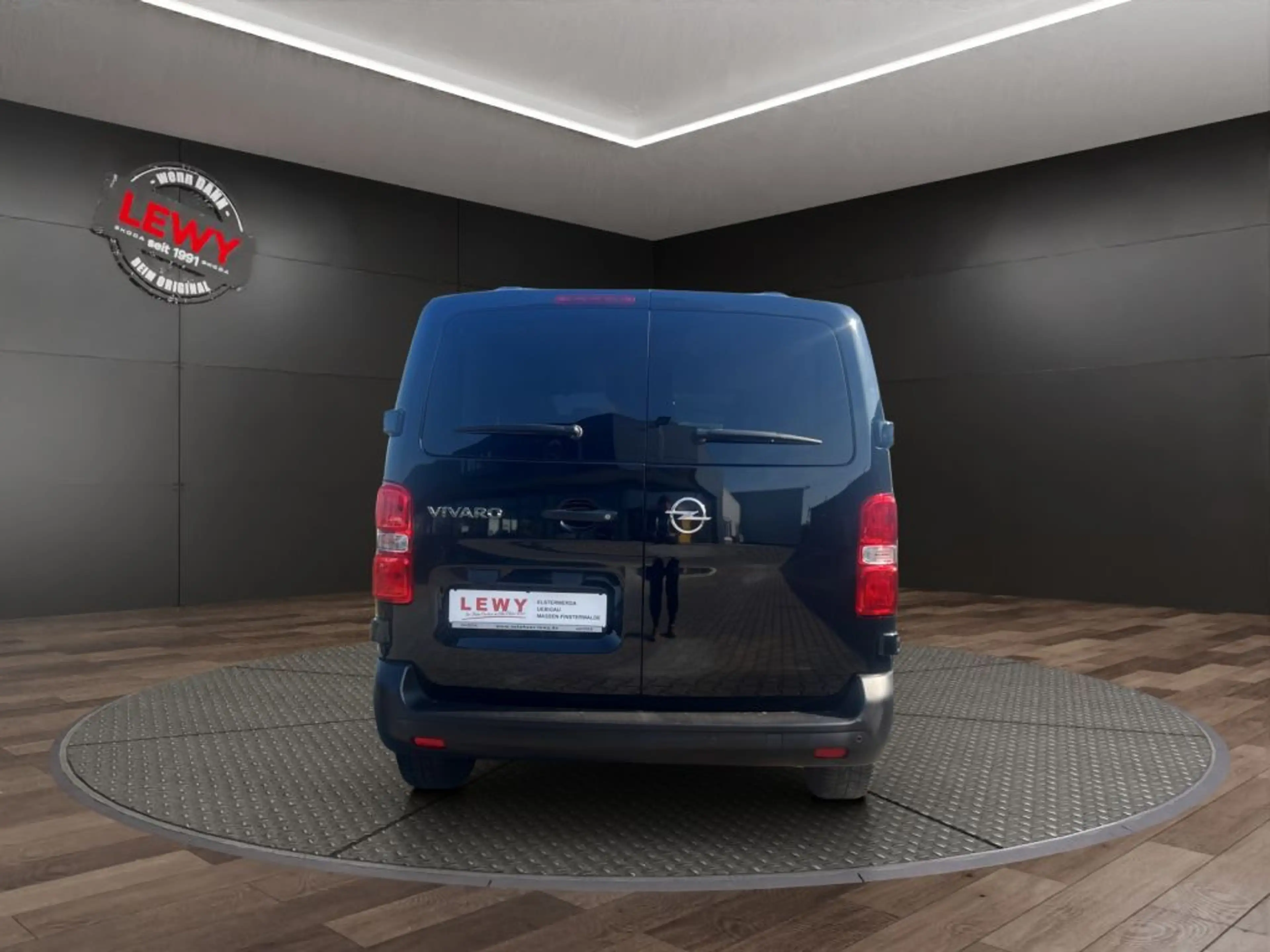Opel Vivaro 2.0 D M — photo 5