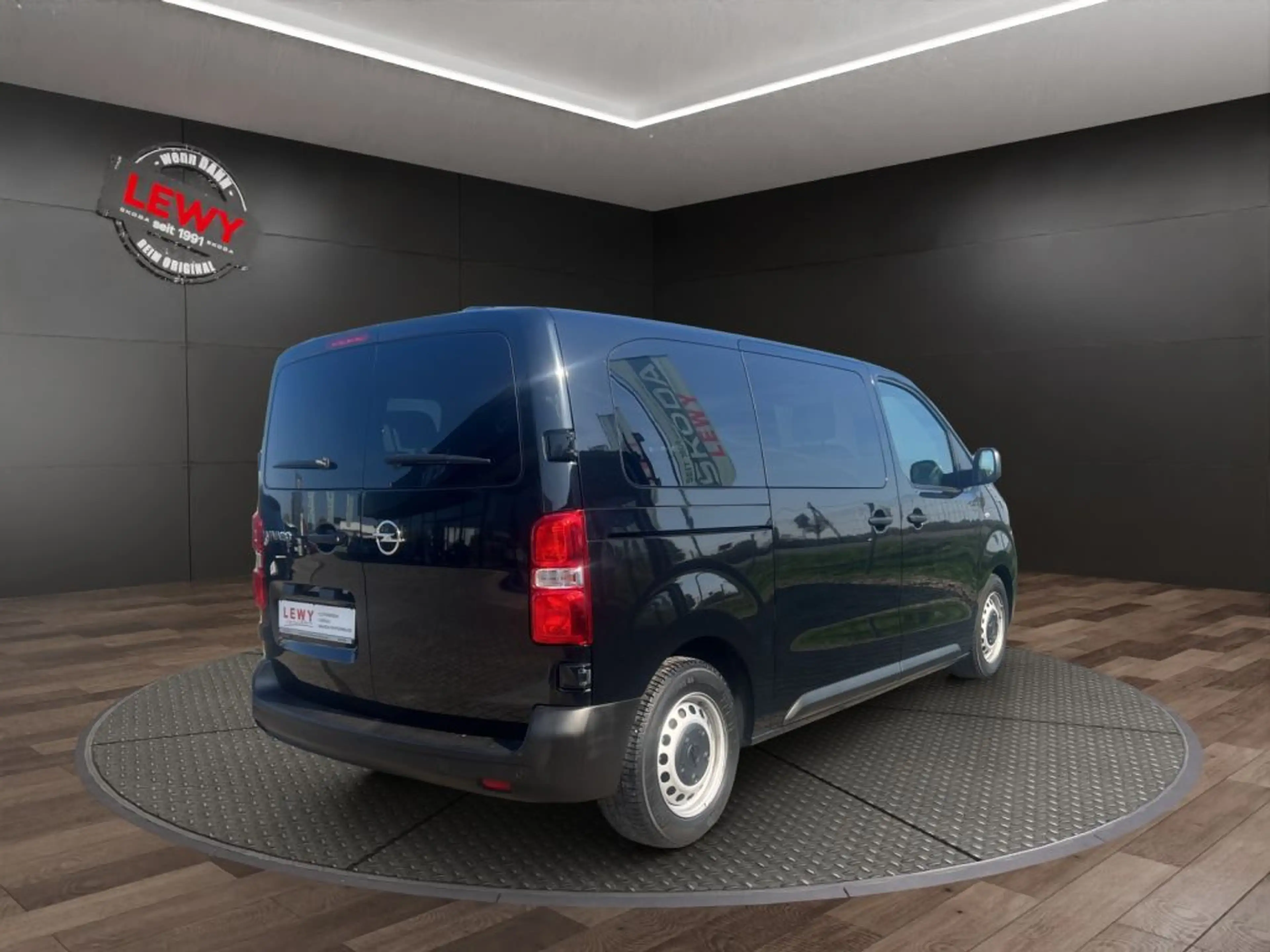 Opel Vivaro 2.0 D M — photo 4