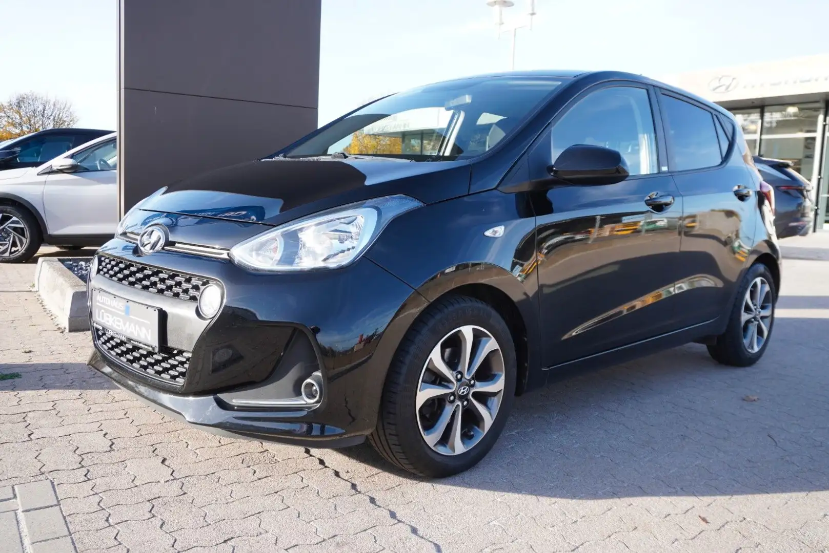 Hyundai i10 1.0 AUTOMATIK YES! Plus *LINKSGAS/WKR/PDC* Noir - 1