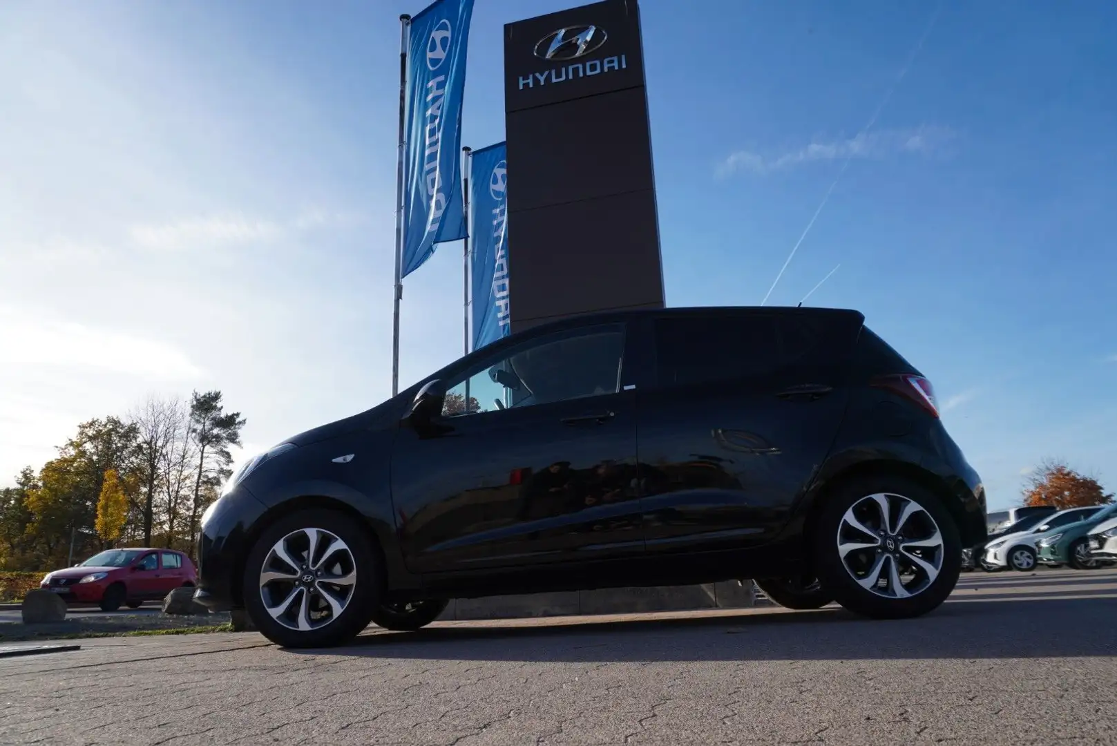 Hyundai i10 1.0 AUTOMATIK YES! Plus *LINKSGAS/WKR/PDC* Noir - 2