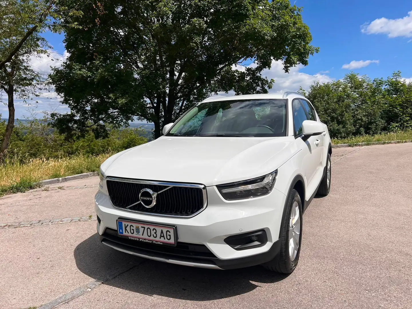 Volvo XC40 T3 Momentum Pro Weiß - 1