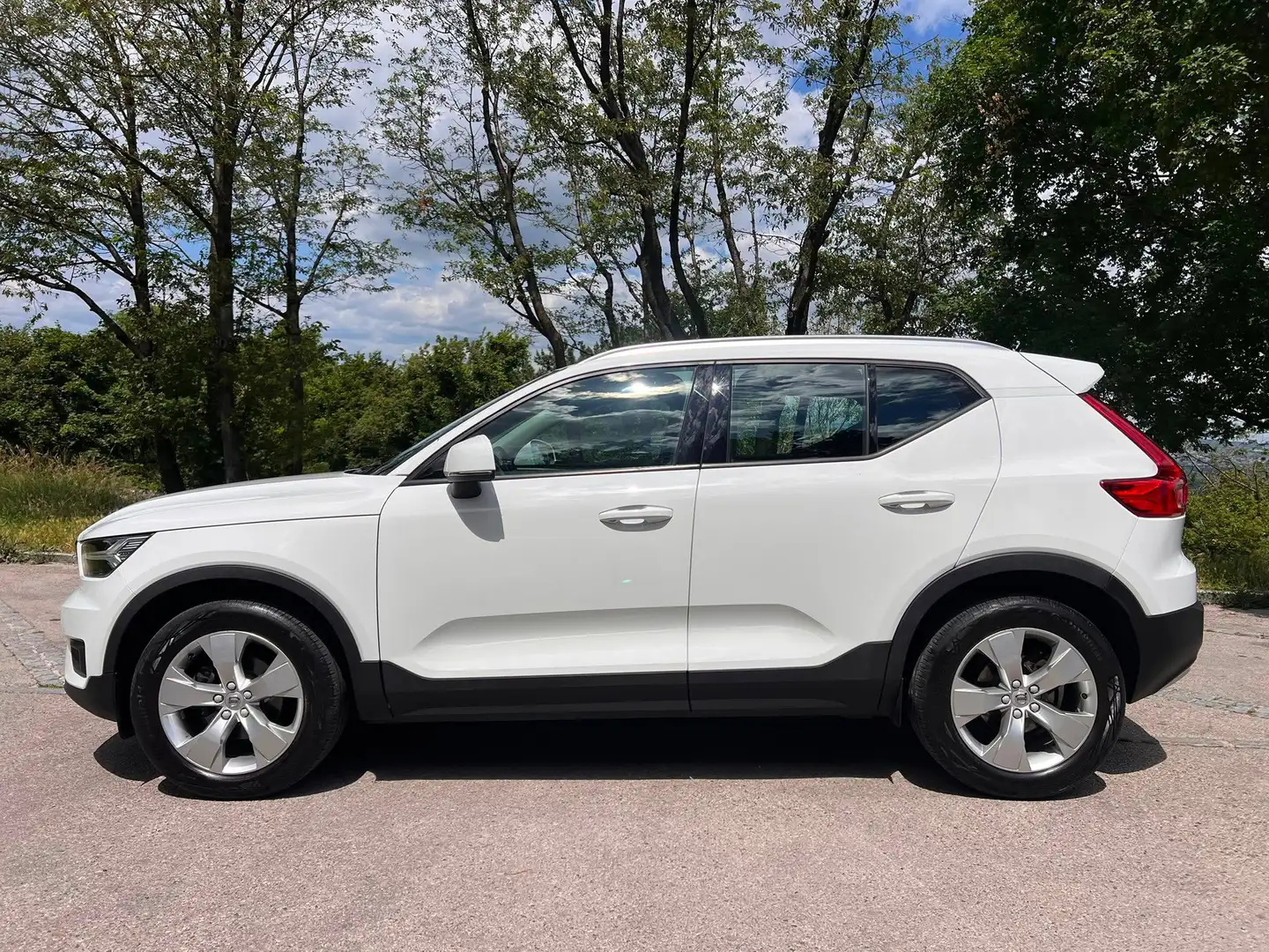 Volvo XC40 T3 Momentum Pro Weiß - 2