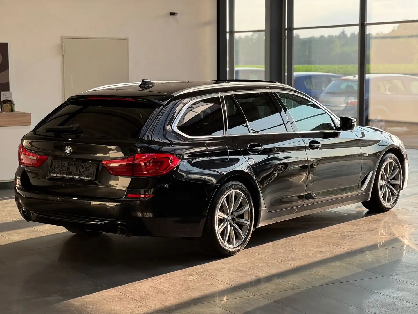 BMW 525 Baureihe 5 Touring Sport Line PANO LED XENON Schwarz - 2