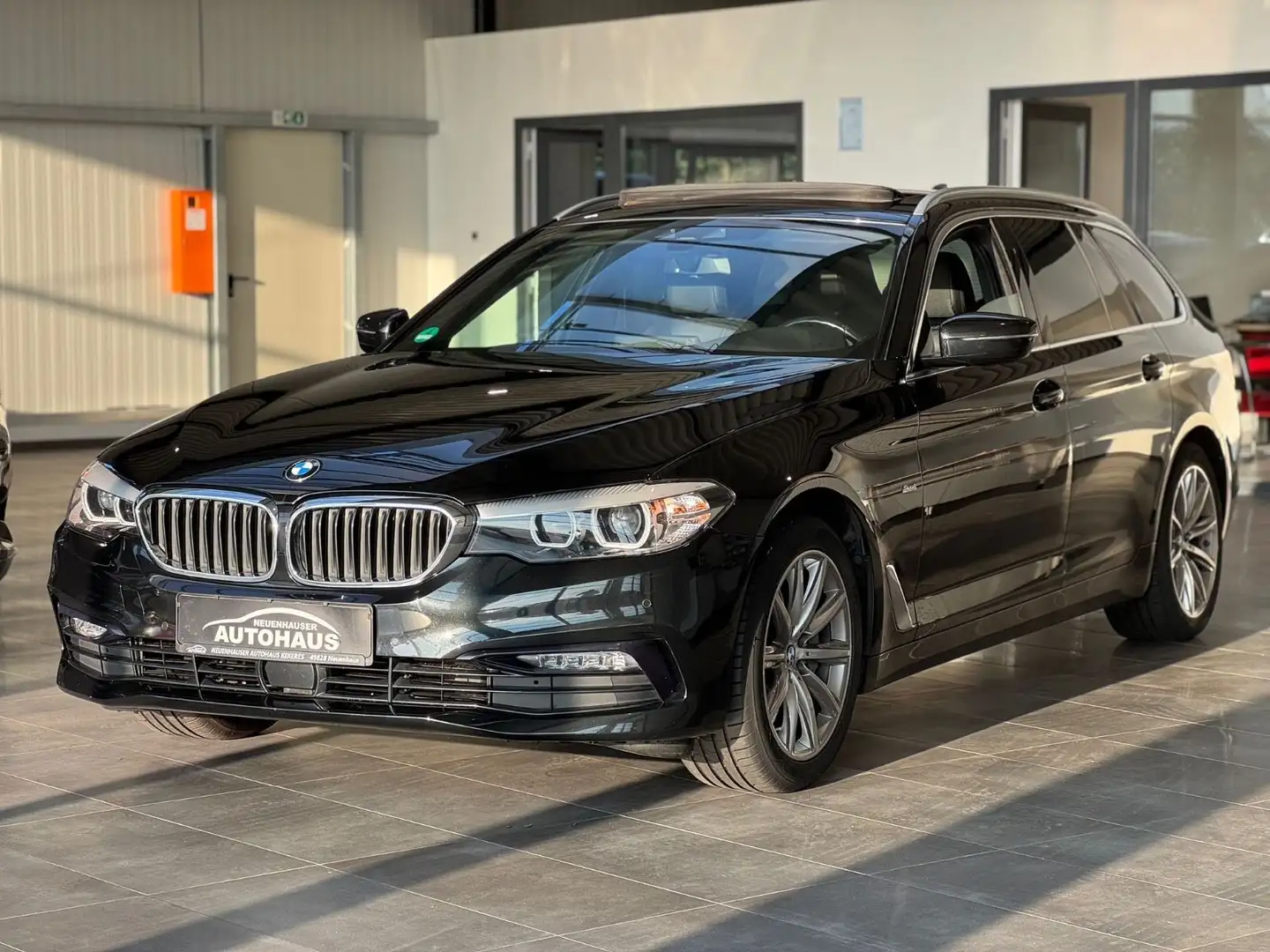 BMW 525 Baureihe 5 Touring Sport Line PANO LED XENON Schwarz - 1