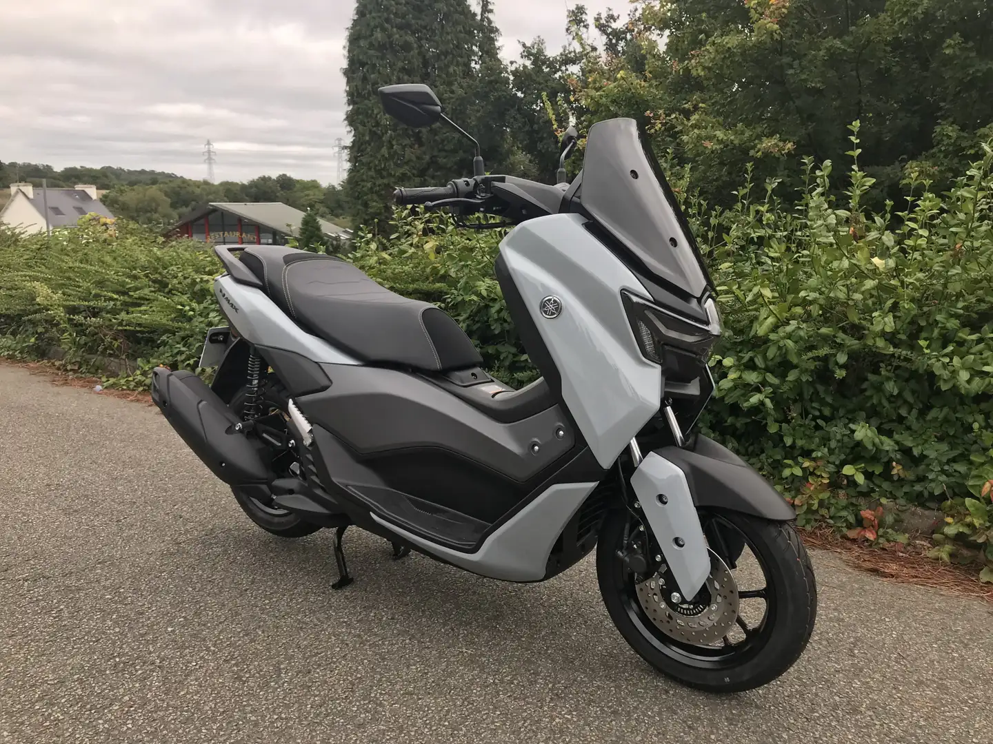 Yamaha NMAX Gris - 1