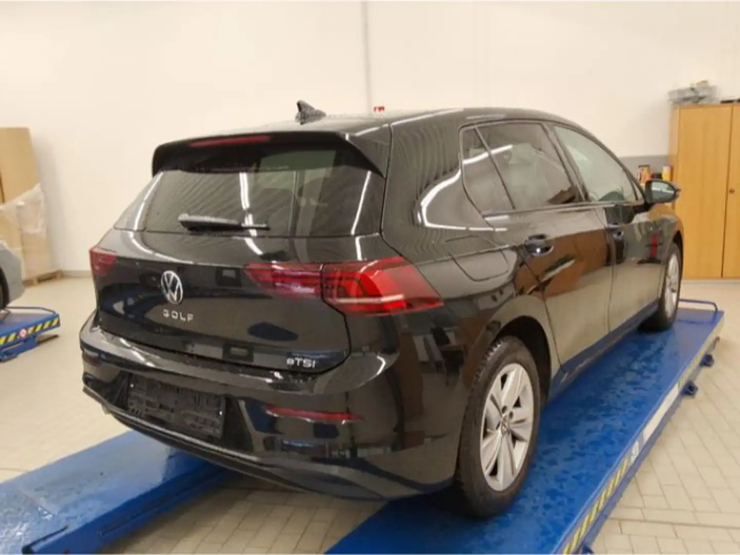 Volkswagen Golf VIII Life 1.5 eTSI DSG LED NAVI HuD ACC EPH Schwarz - 2