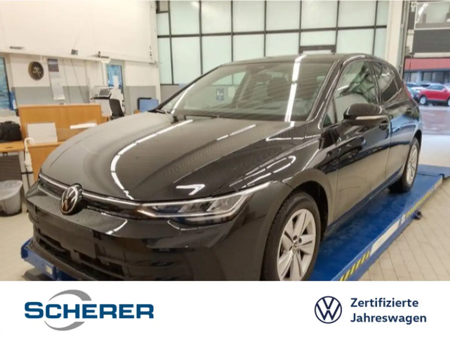 Volkswagen Golf VIII Life 1.5 eTSI DSG LED NAVI HuD ACC EPH Schwarz - 1