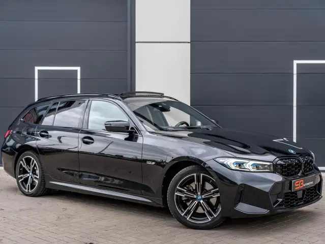 BMW 3 Series view 6