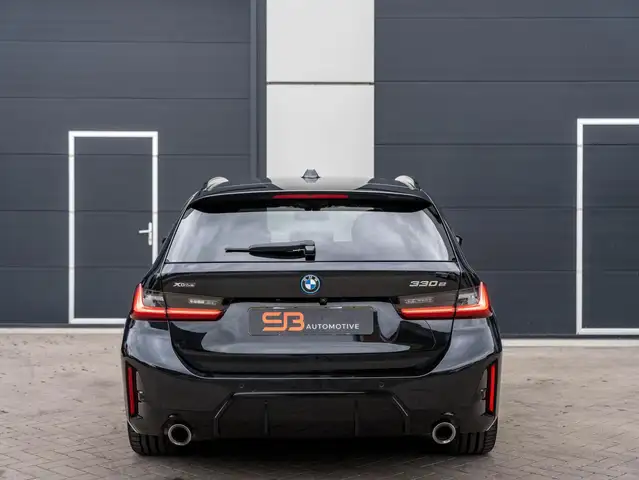 BMW 3 Series view 12