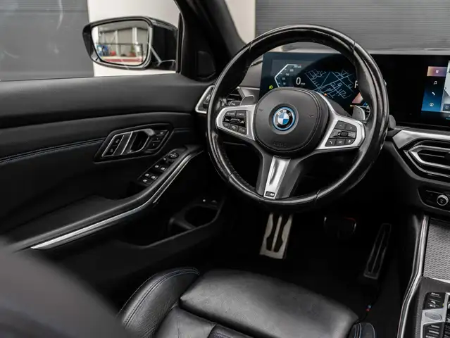 BMW 3 Series view 14