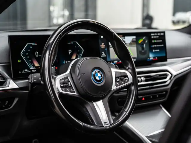 BMW 3 Series view 8