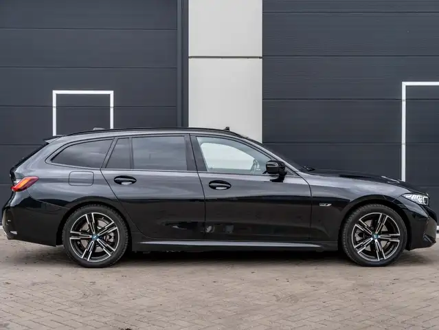 BMW 3 Series view 7
