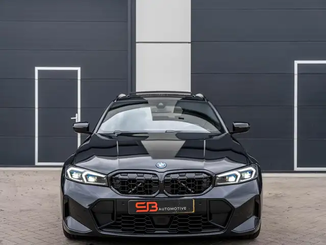 BMW 3 Series view 5