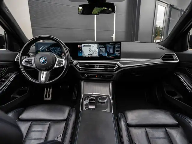 BMW 3 Series view 3