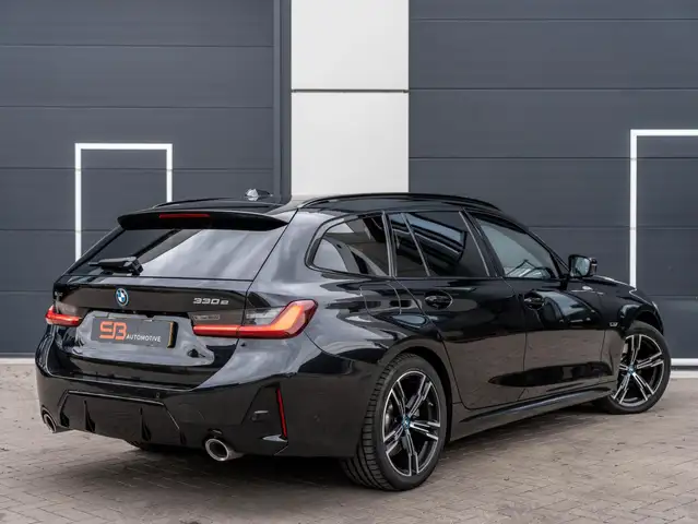 BMW 3 Series view 2