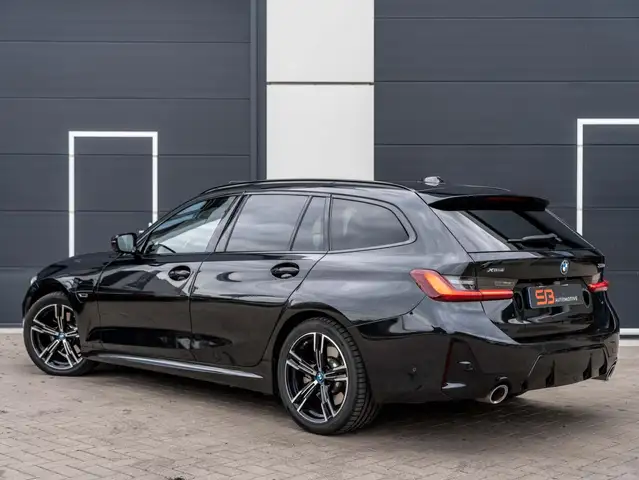 BMW 3 Series view 11