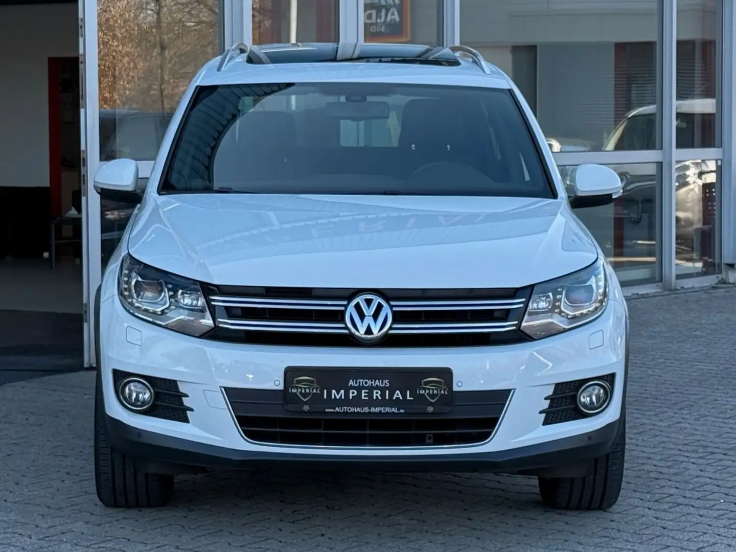 Volkswagen Tiguan Lounge Sport&Style PANO+NaviPLUS+XENON+18 Weiß - 2