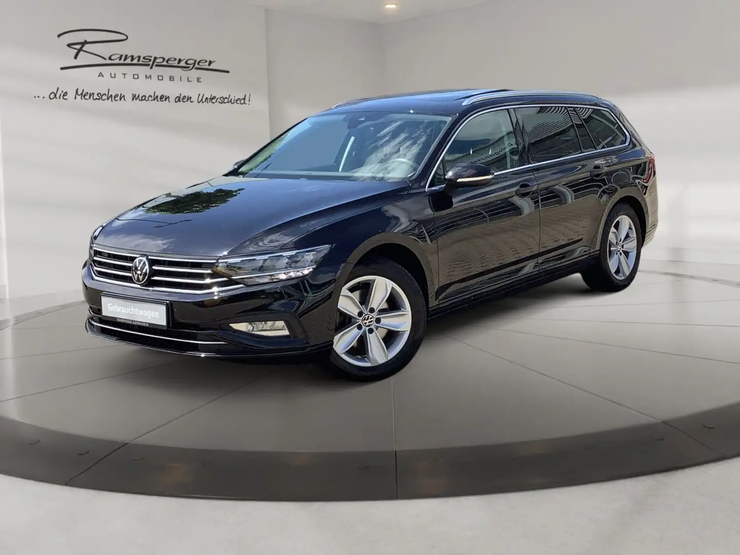 Volkswagen Passat Variant 2.0 TDI DSG Business AHK ACC Navi Zwart - 2