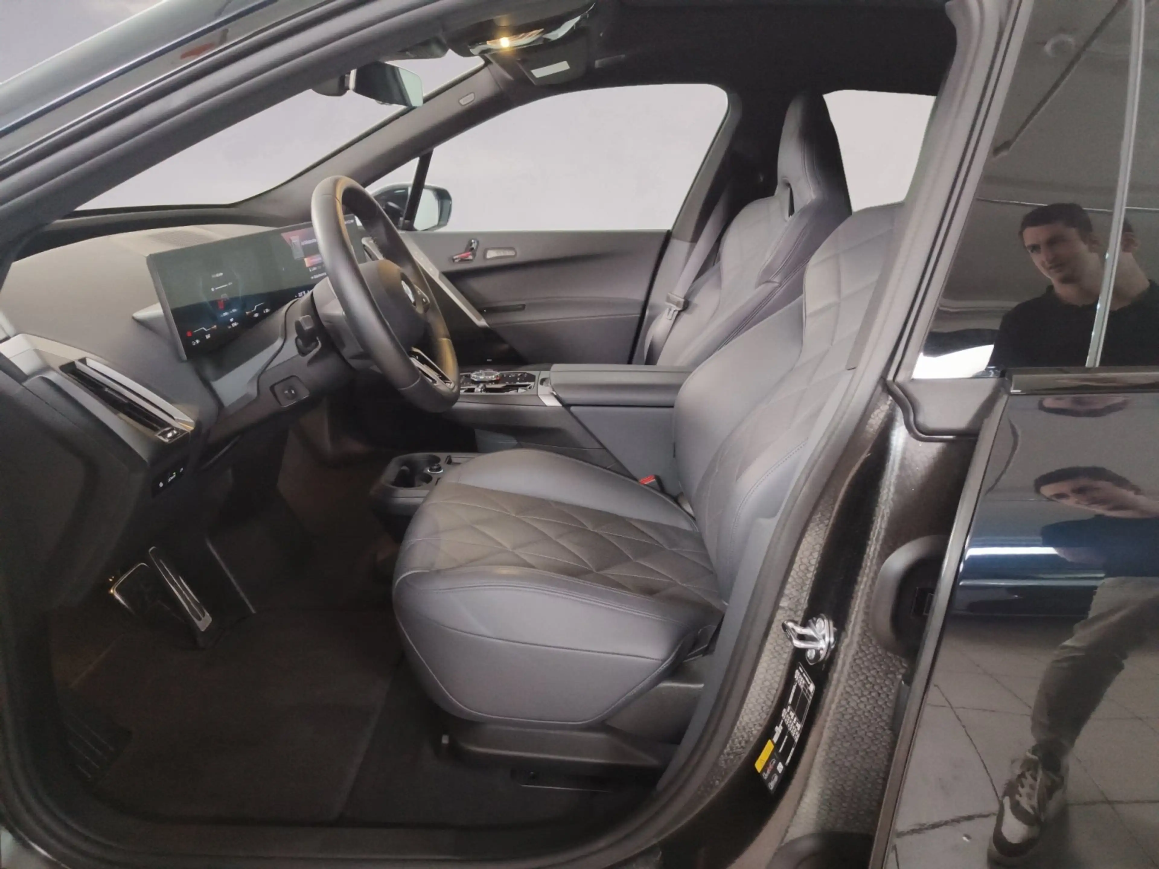 BMW iX xDrive60 — photo 7