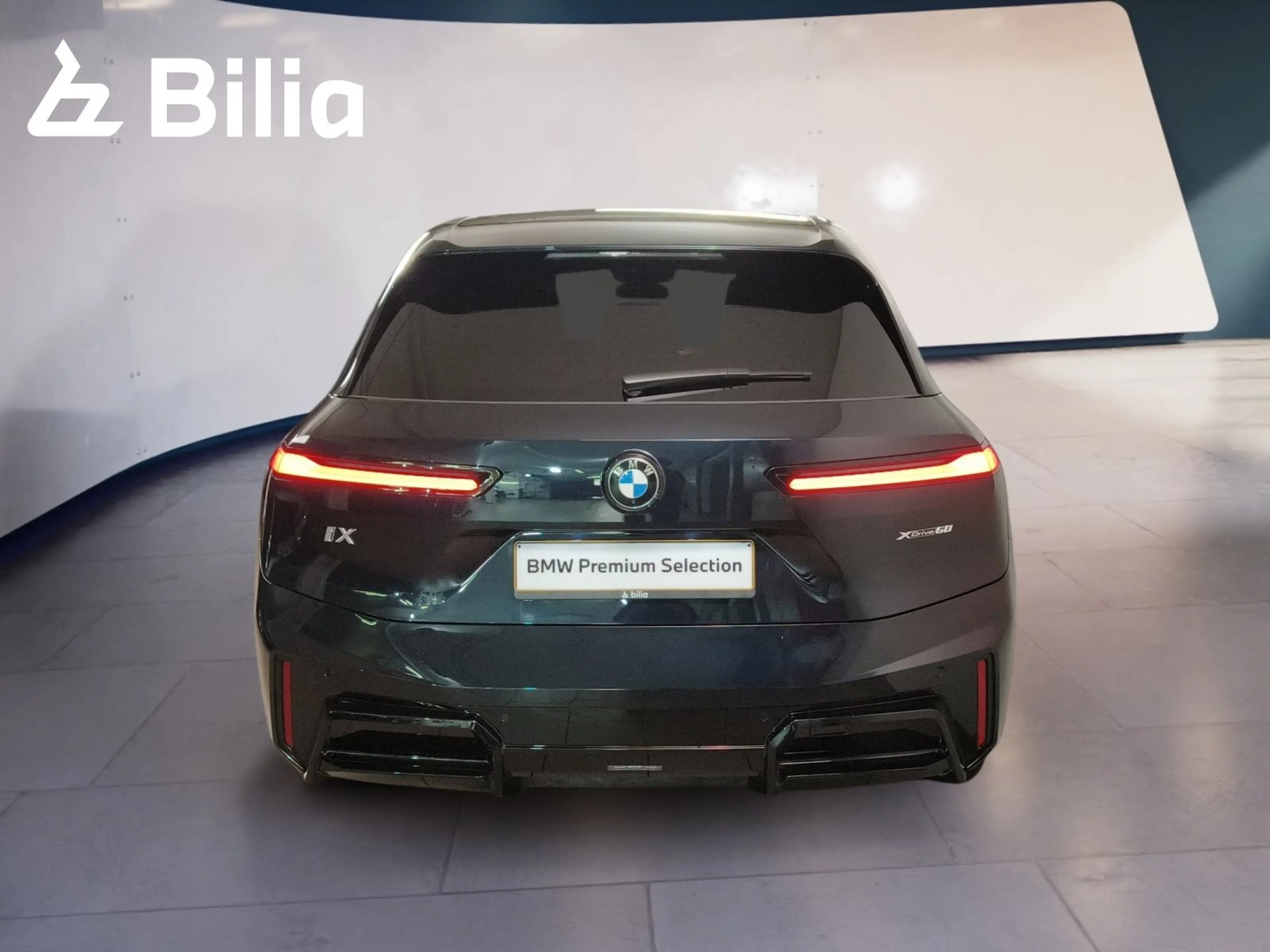 BMW iX xDrive60 — photo 3