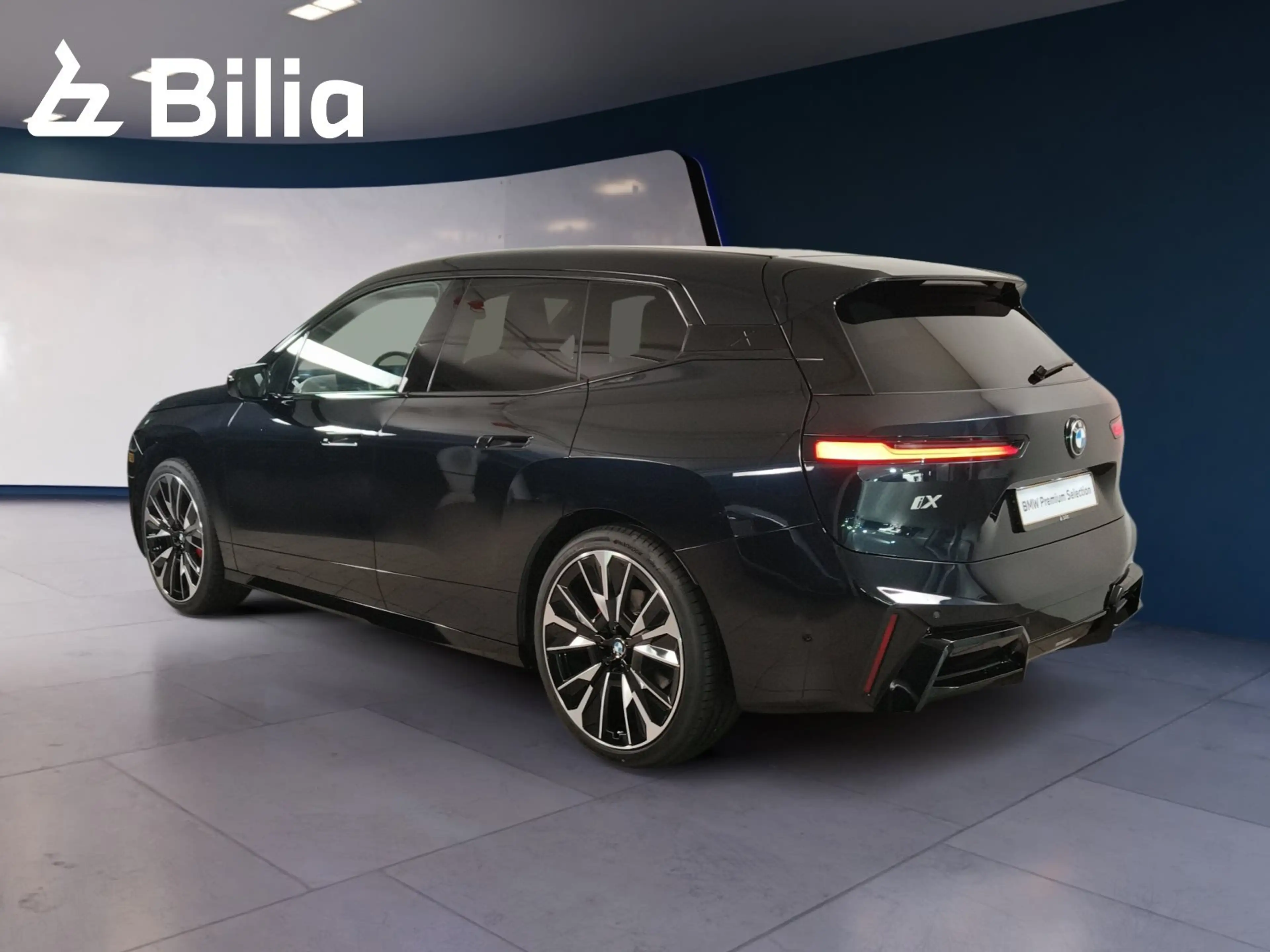 BMW iX xDrive60 — photo 4