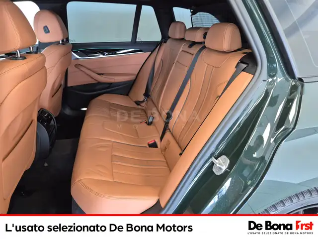 BMW 5 Series view 8