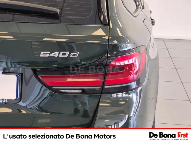 BMW 5 Series view 23