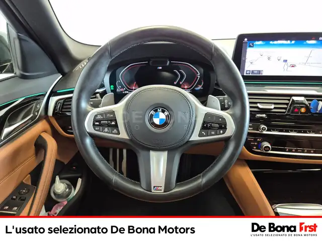 BMW 5 Series view 10
