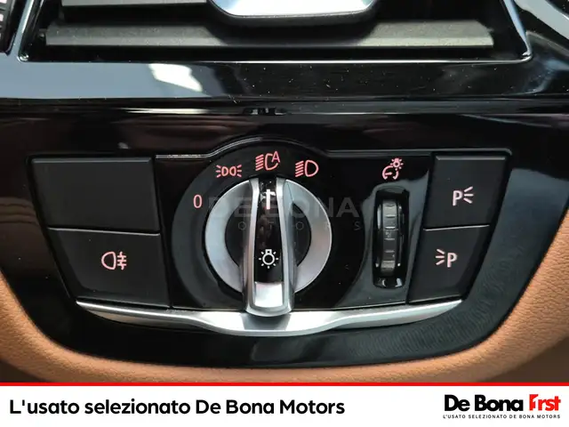 BMW 5 Series view 19