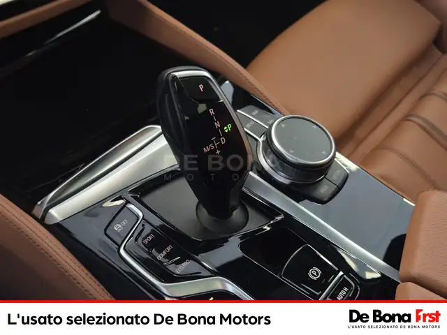 BMW 5 Series view 16