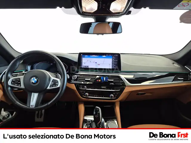 BMW 5 Series view 9