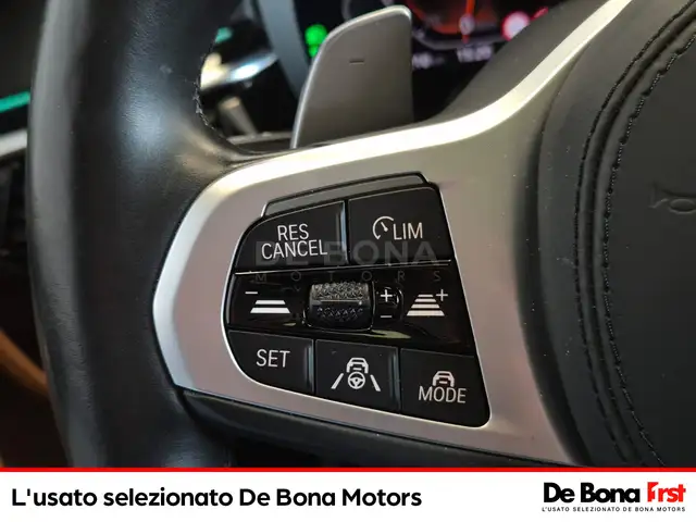 BMW 5 Series view 18