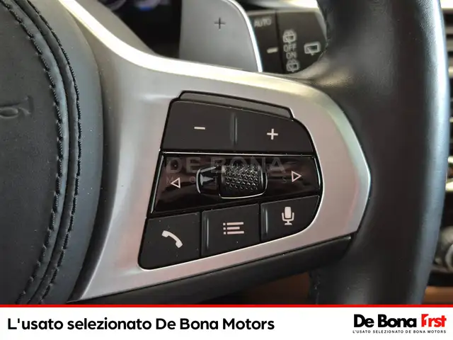 BMW 5 Series view 17