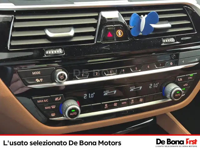 BMW 5 Series view 15