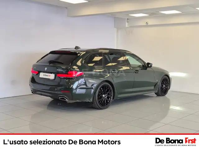 BMW 5 Series view 4