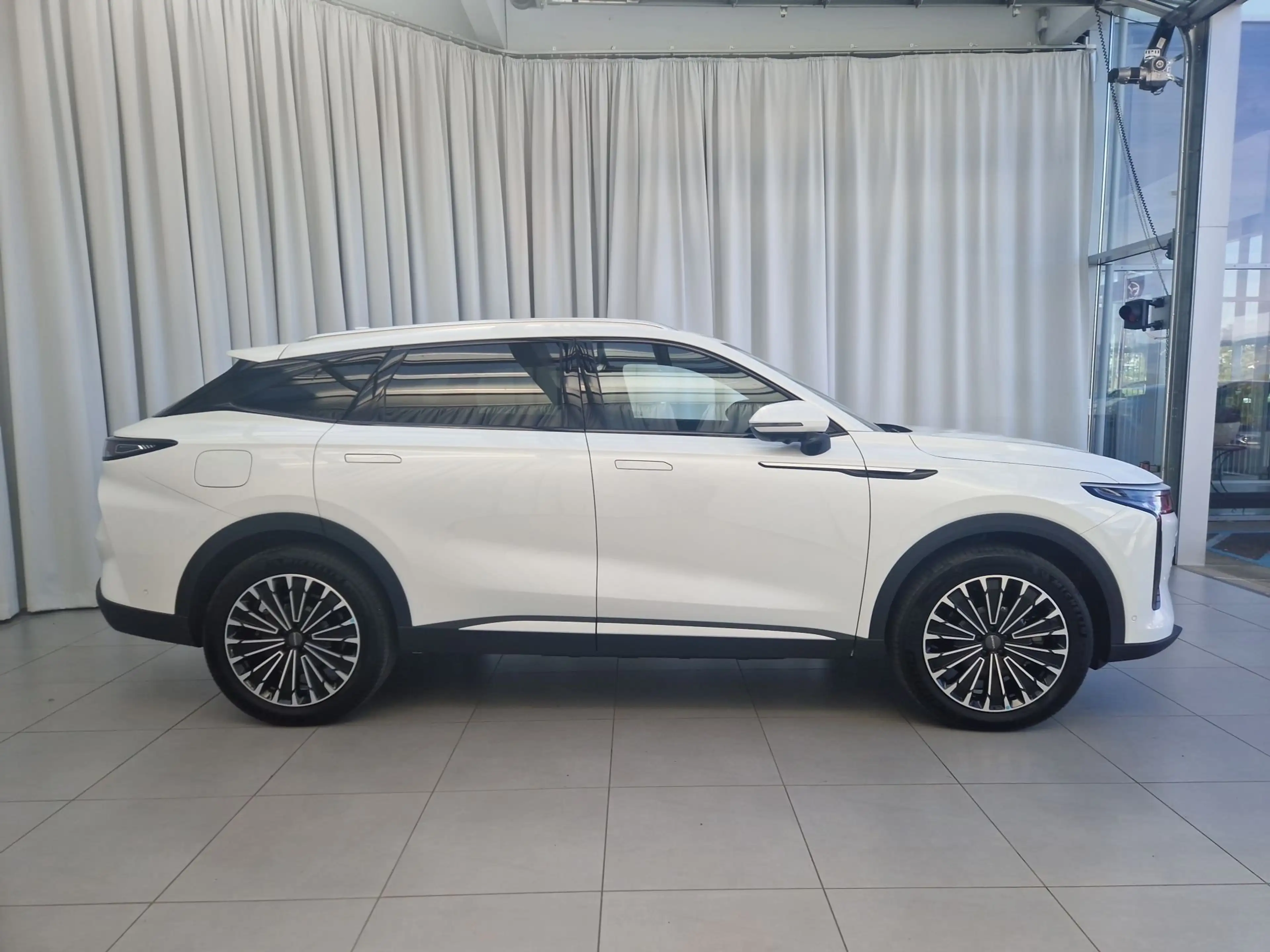 Omoda 9 PHEV 2xKlima 360 4xElSitz 4xSHZ ACC AUT HUD LM — photo 4