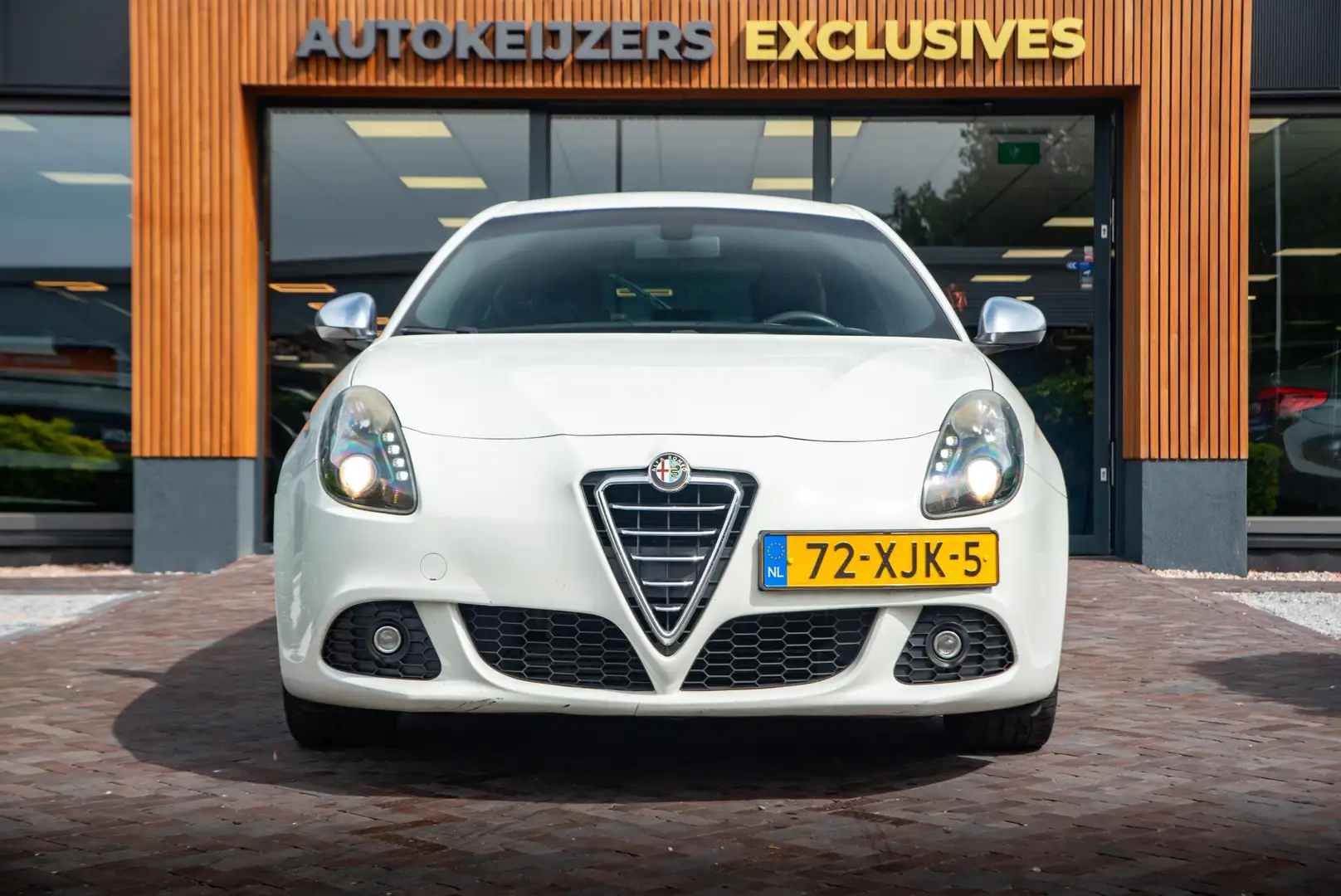 Alfa Romeo Giulietta 1.4 T Distinctive BOSE Automaat Clima Cruise Leer/ Wit - 2
