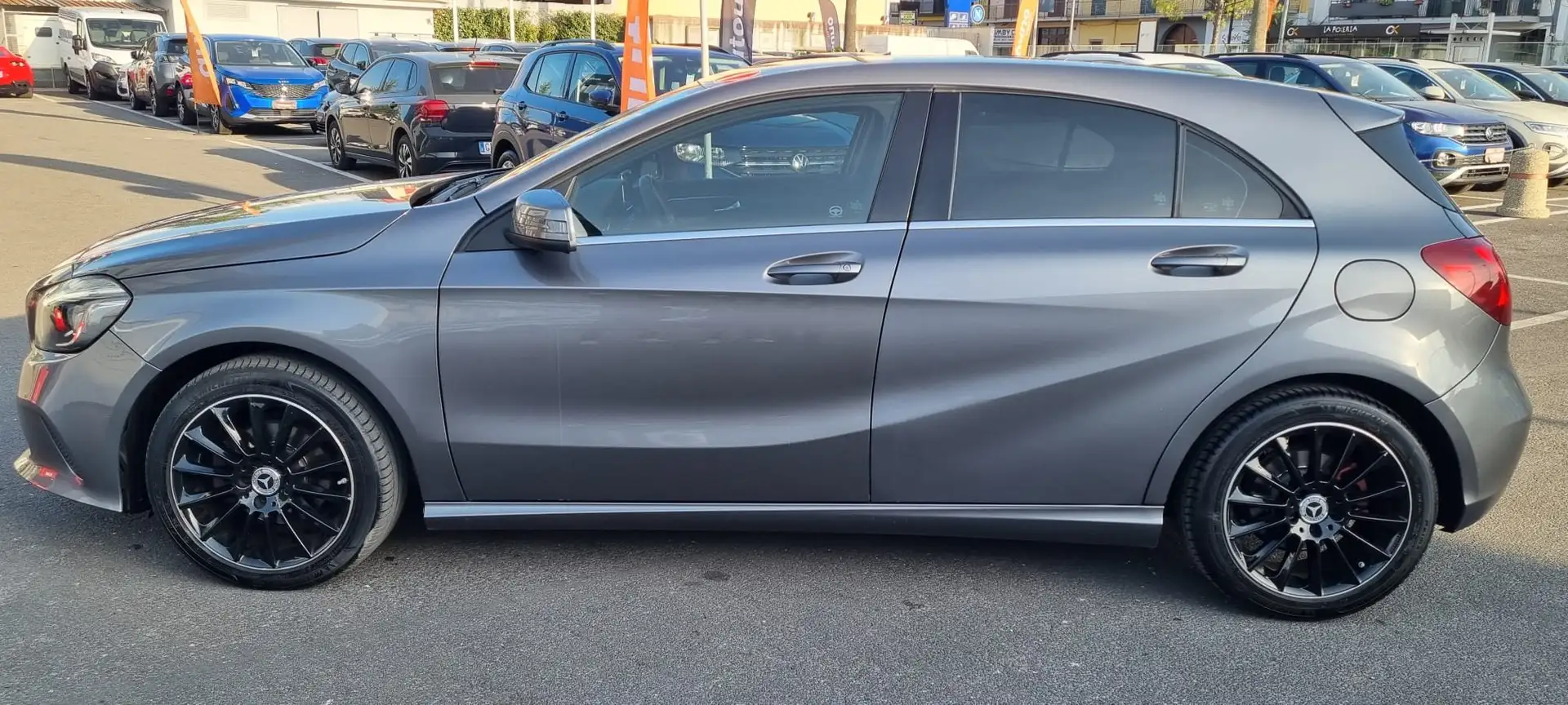 Mercedes-Benz A 180 Classe A - W176 d Premium auto my16 Grau - 2
