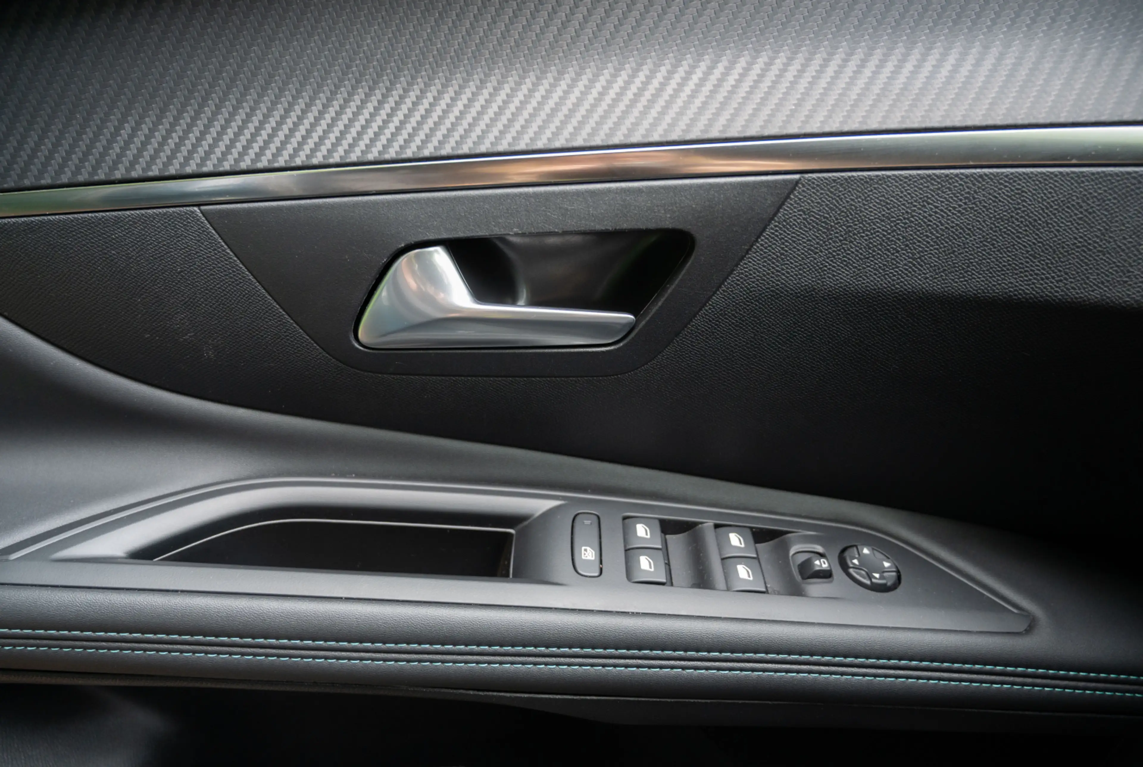 Peugeot 3008 Allure Pack PureTech 130 *GW-TOP-DEAL* — photo 9