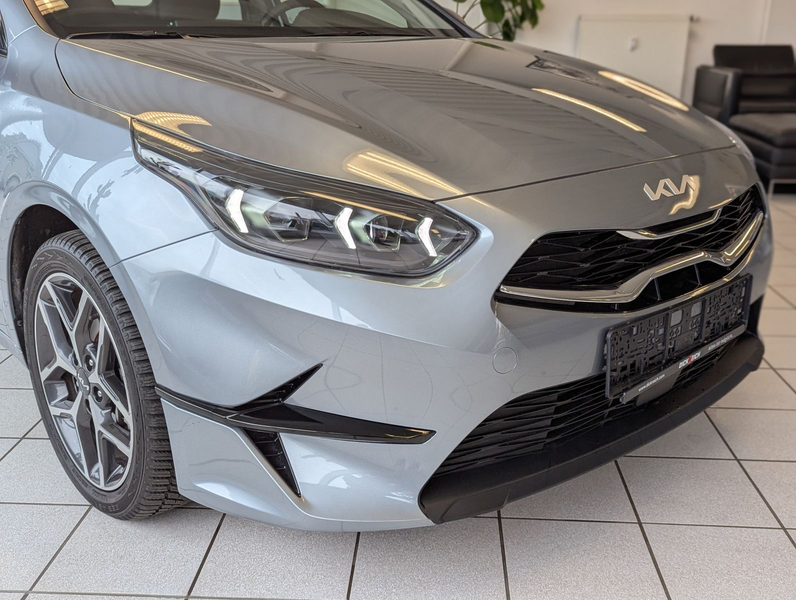 Kia Ceed SW / cee'd SW 1.5 DCT Spirit LED JBL Cam 7J — photo 9