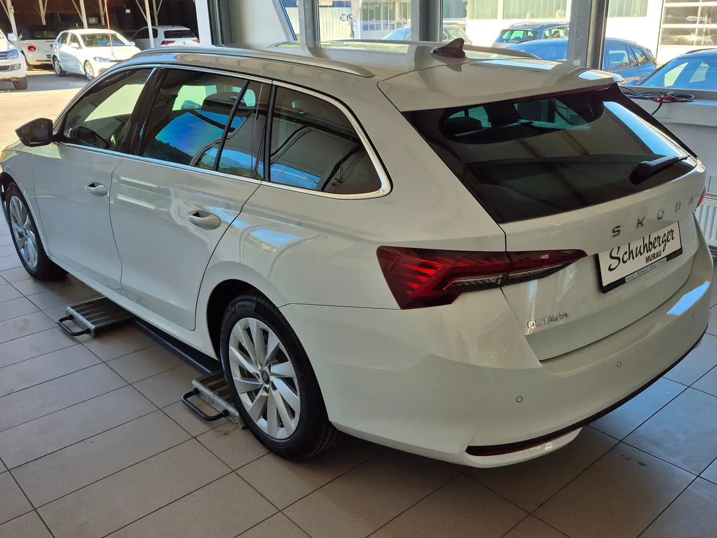 Skoda Octavia 2.0 TDI 110 kW Selection Weiß - 2