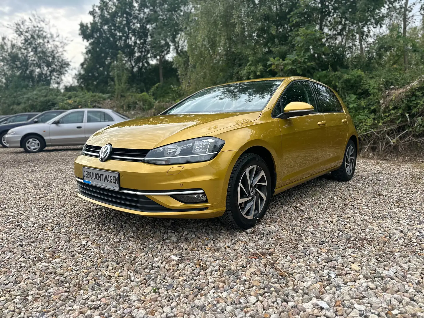 Volkswagen Golf Sound / Dynaudio / Apple Car Play / PDC / Klima Zlatá - 1