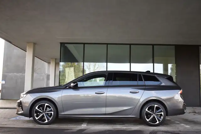 Opel Astra view 5