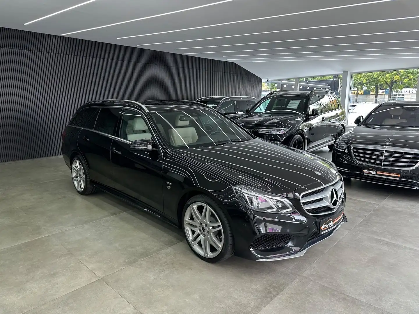Mercedes-Benz E 350 T CDI BlueTec 4Matic*Airmatic*360°Kam*AMG* Schwarz - 1