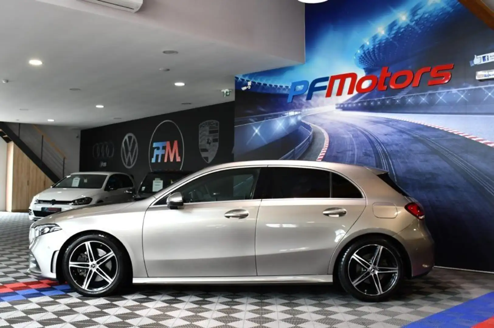 Mercedes-Benz 220 Benz Classe A AMG Line 2.0 190 BVA GPS Pro M-Bux C Gris - 2