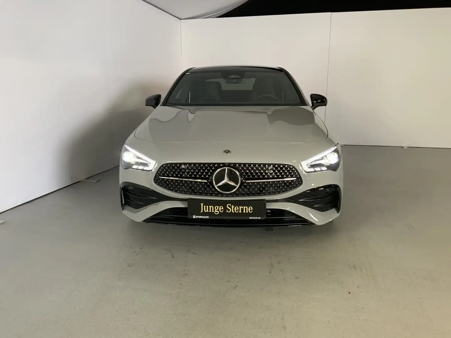 Mercedes-Benz CLA 180 CLA 180 Coupé  AMG Line Navi/Pano.-Dach/Distronic Grau - 2