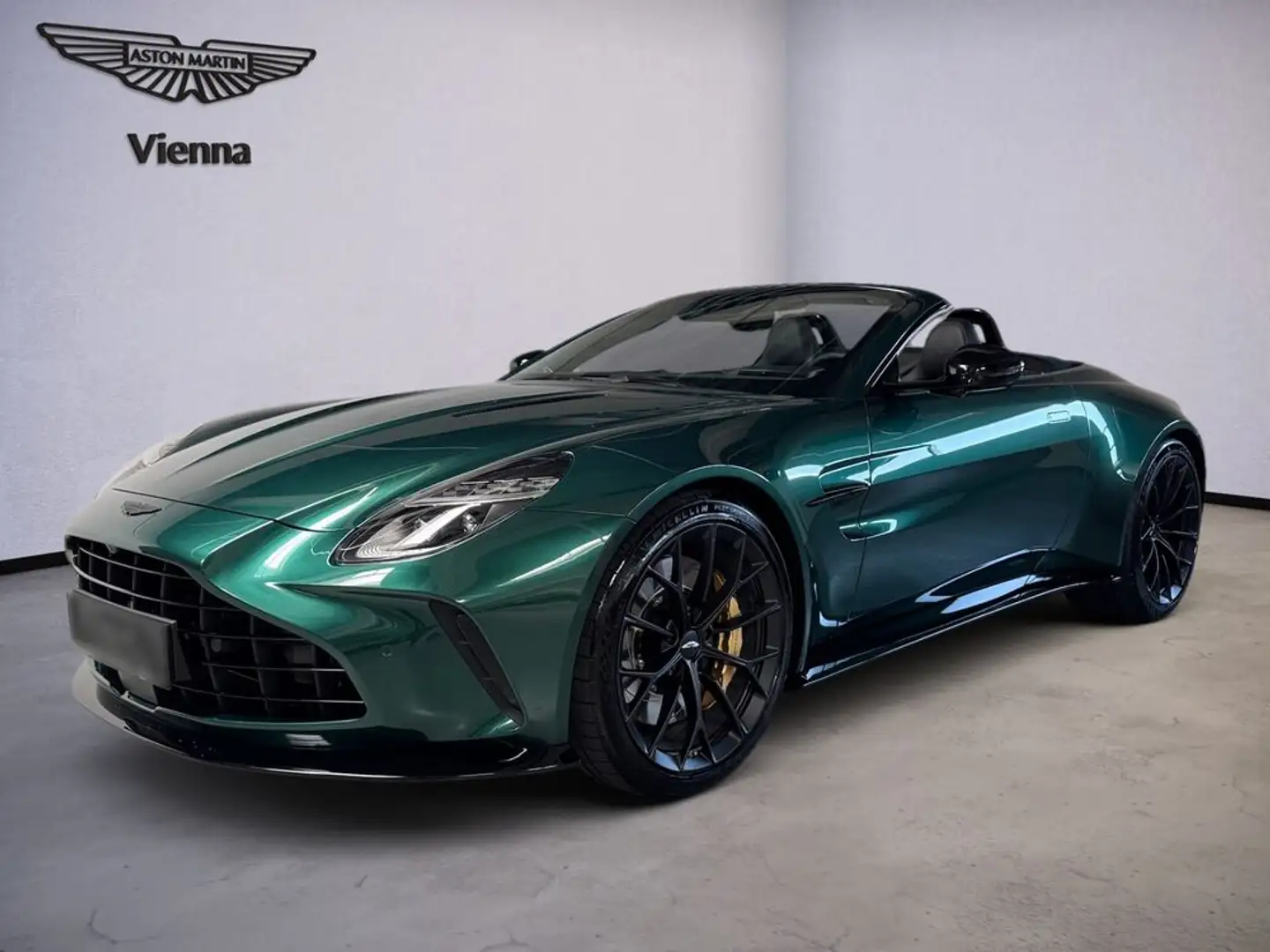 Aston Martin Vantage NEW Roadster | Malachite Green | Int. CF Grün - 1