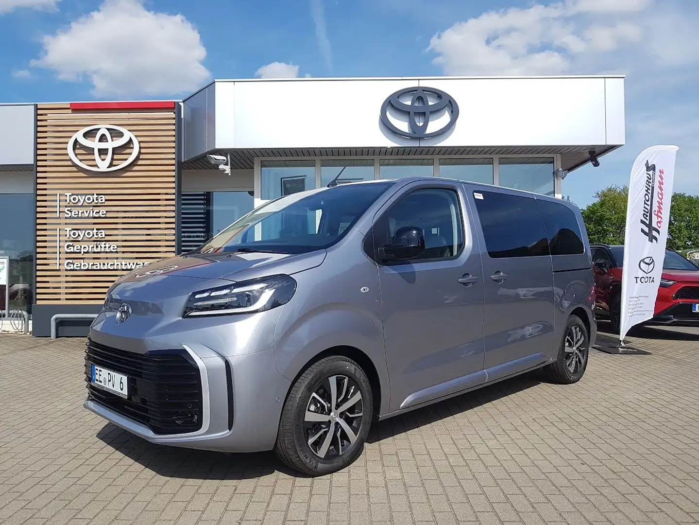 Toyota Proace Verso 2,0 D L1 (8-Si.) Automatik - Exclusive - Silber - 1